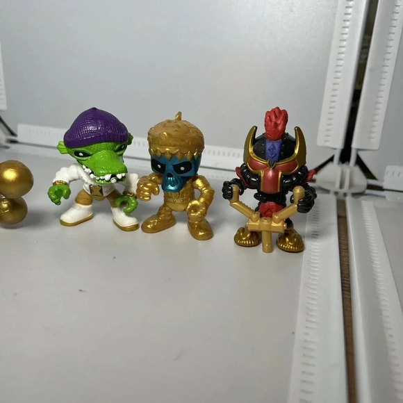 Treasure X Figurines Lot Of 5 Gold Mini Bot, King Gold, Crocky, - Picture 3 of 4